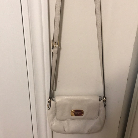 A cute and practical cross body bag - Picture 2 of 2